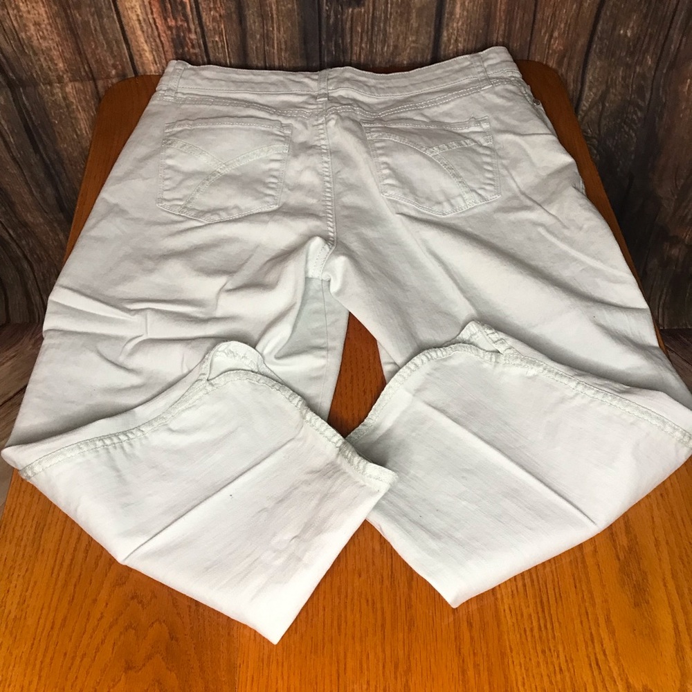 Bandolino Mint Green Capris